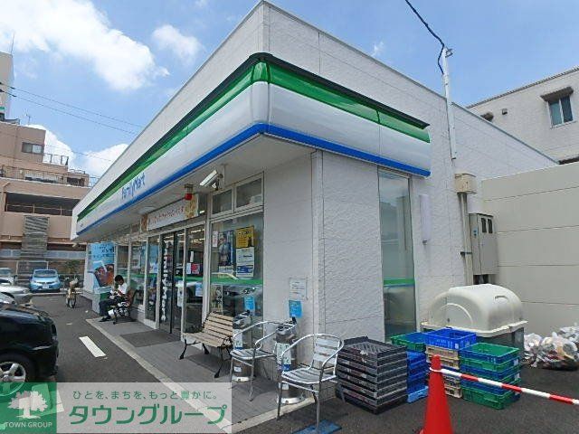 コンビニ　ファミリーマートみのり台駅前通り店（コンビニ）まで200m