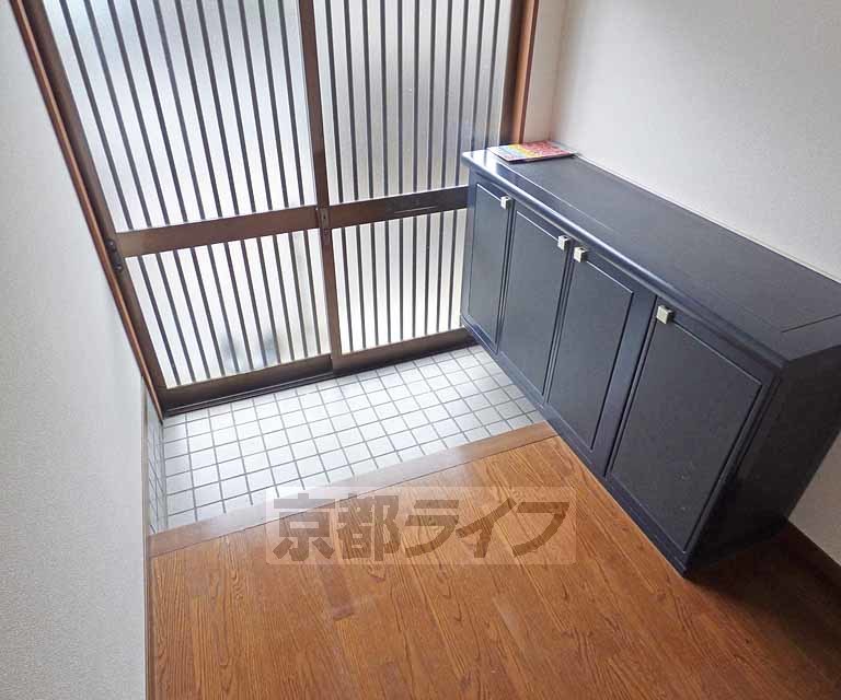 玄関　広々とした玄関です。