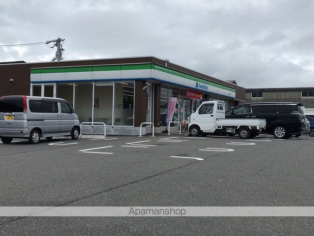 コンビニ　ファミリーマート（コンビニ）まで1009m