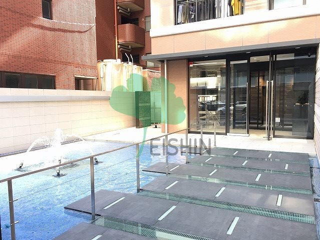 エントランス　噴水のあるエントランスです！