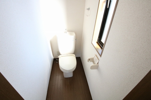 トイレ　※同物件別号室写真となります。