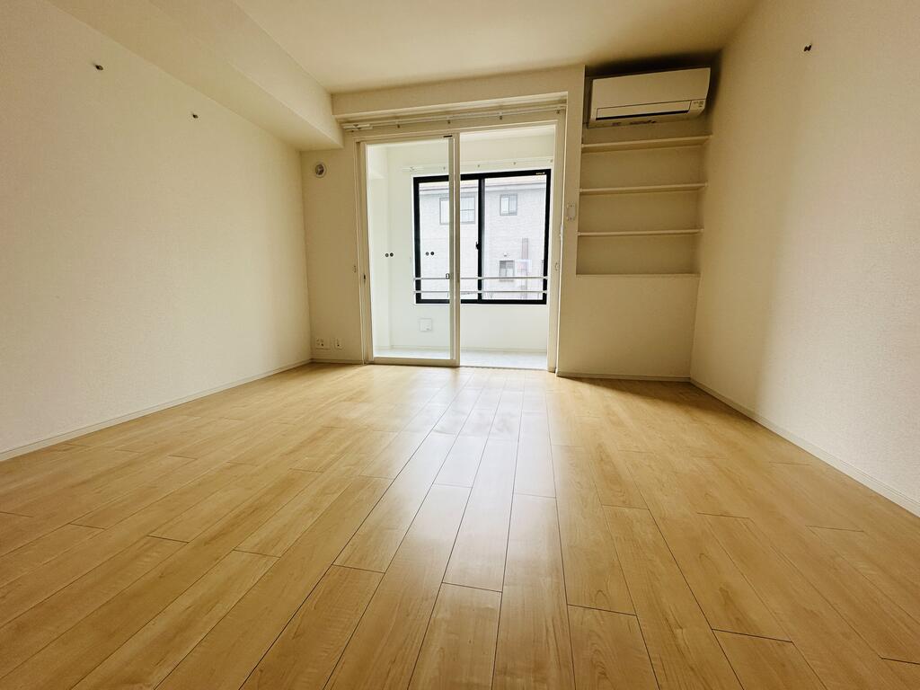 居室・リビング　※画像と反転タイプのお部屋です