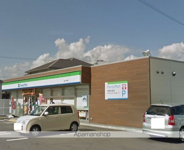 コンビニ　ファミリーマート（コンビニ）まで447m