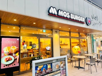 飲食店　モスバーガー（飲食店）まで834m