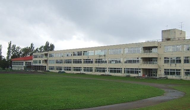 小学校　南小学校（小学校）まで800m