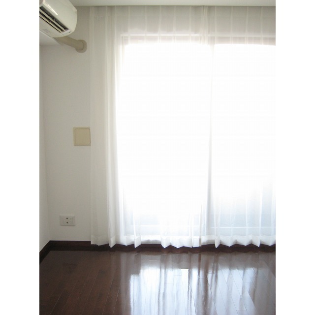 居室・リビング　※同タイプ別部屋写真（カーテンは付きません）