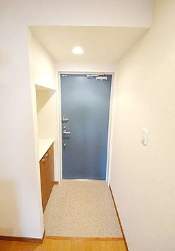 玄関　写真は同タイプ住居です