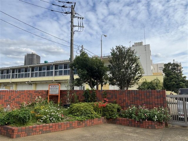 小学校　ふじみ野市立亀久保小学校（小学校）まで1084m
