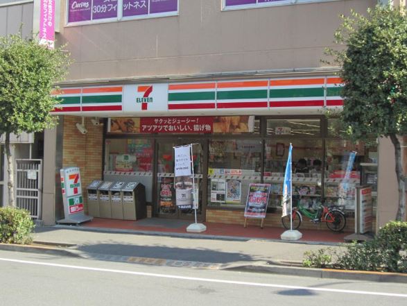 コンビニ　セブンイレブン 市谷柳町店（コンビニ）まで414m
