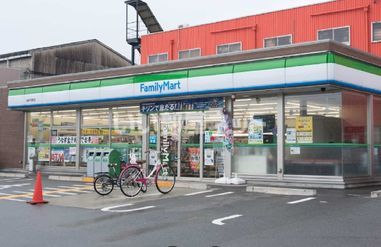スーパー　ファミリーマート京屋平岡店（スーパー）まで706m