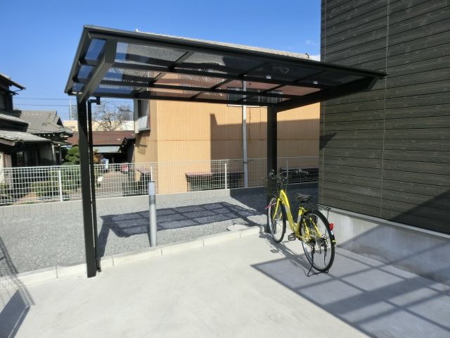駐車場　屋根付の駐輪場です。