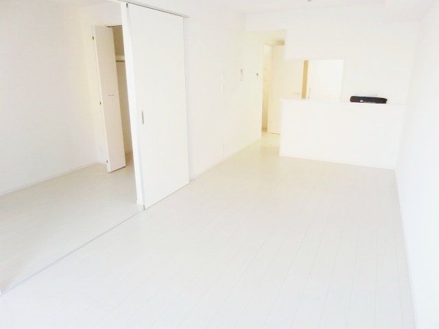 その他部屋・スペース　13帖の開放的な御部屋です。