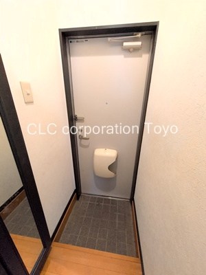 東京メトロ半蔵門線 清澄白河駅 徒歩7分 3階建 築20年の玄関写真