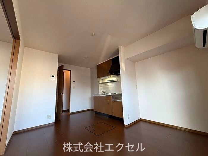 居室・リビング　同建物の別部屋の写真