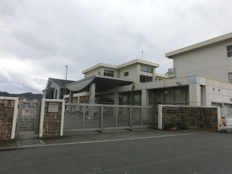 小学校　たつの市立半田小学校（小学校）まで4098m