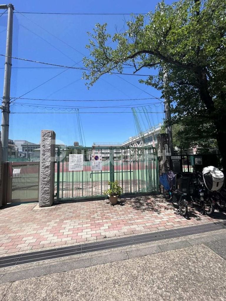 小学校　北区立豊川小学校（小学校）まで190m