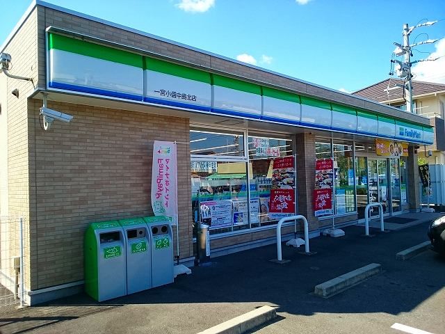 コンビニ　ファミリーマート　小信中島北店（コンビニ）まで400m