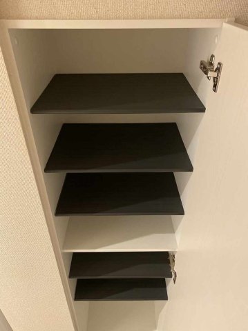 玄関　同タイプ部屋の写真となり設備等は現況と異なる場合があります。