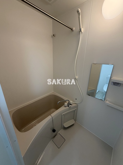 バス・シャワールーム　雨の日でも安心の浴室乾燥機付きです♪