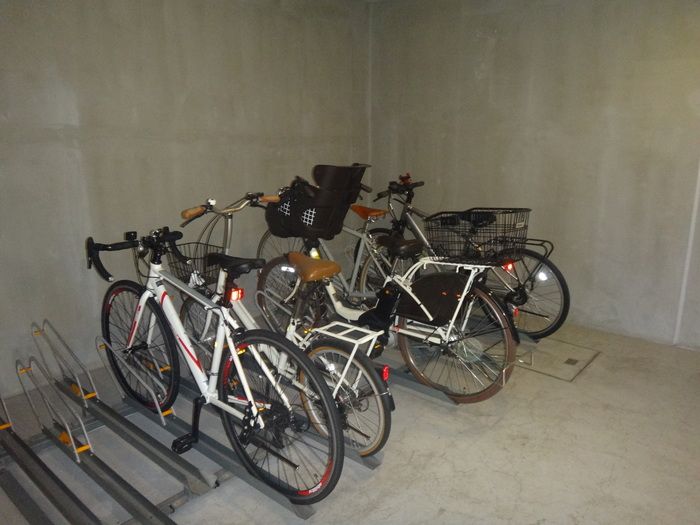 東急田園都市線 三軒茶屋駅 徒歩10分 5階建 築20年の外観写真