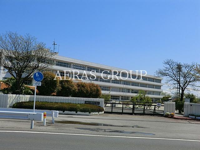 小学校　三郷市立前間小学校（小学校）まで606m