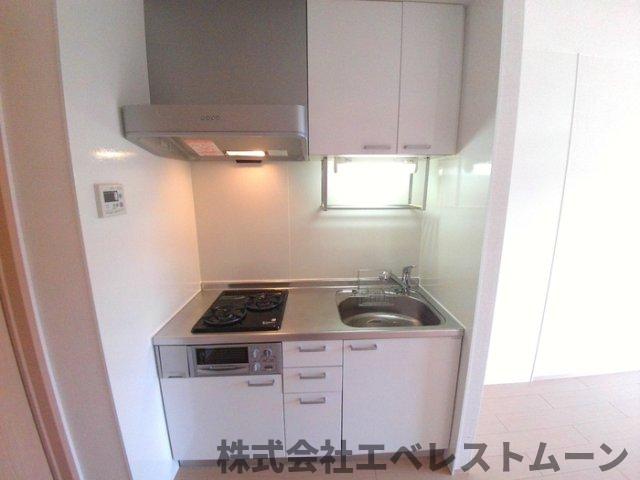 キッチン　コンパクトなキッチンで掃除もラクラク