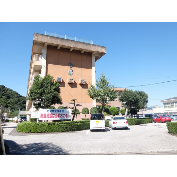 中学校　高知市立潮江中学校（中学校）まで410m