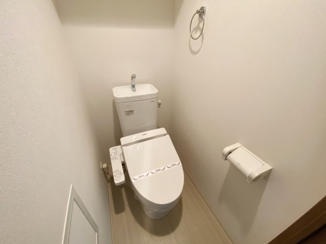 エスライズ新大阪フロントのトイレ写真