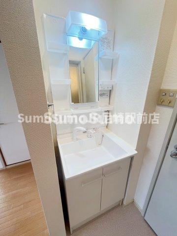 洗面設備　使いやすい独立洗面台です