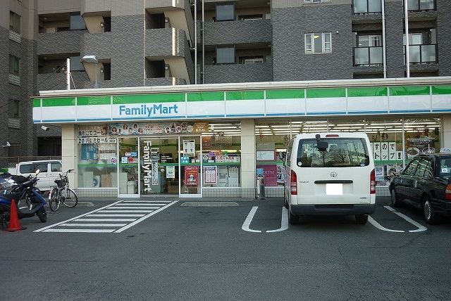 コンビニ　ファミリーマートスリーウェル新横浜店（コンビニ）まで286m