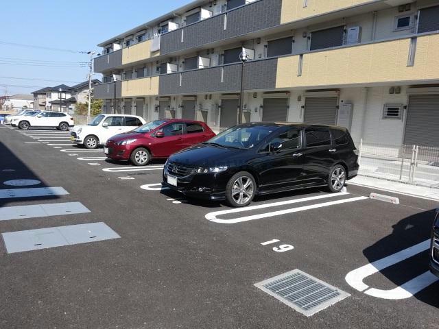 駐車場　駐車場