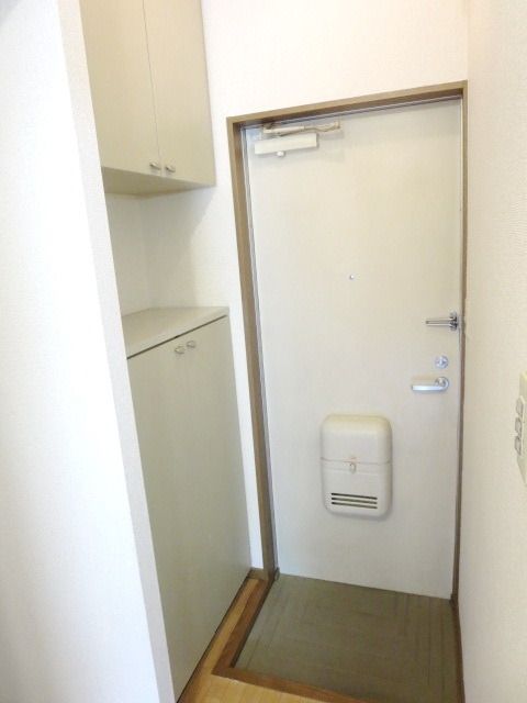 玄関　★収納豊富な玄関です★