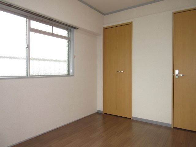 その他部屋・スペース　角部屋特有の窓があります。