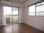 その他　角部屋で明るい日が差し込む洋間です。