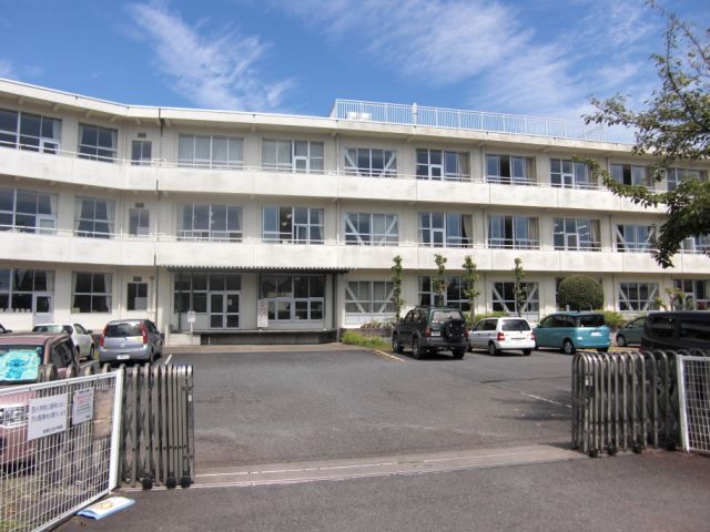 小学校　町立西小学校（小学校）まで900m