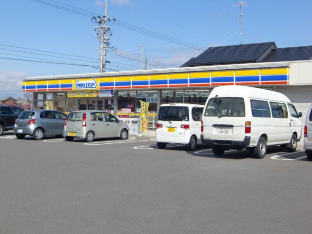 コンビニ　ミニストップ（コンビニ）まで790m