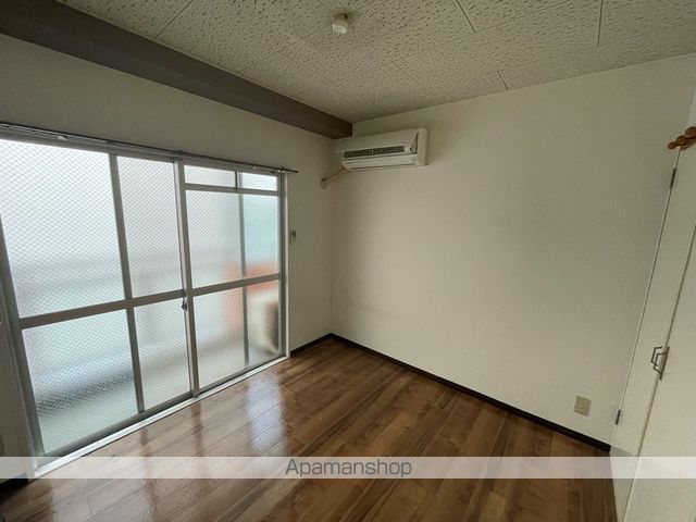 マンションパインハウスの居間写真