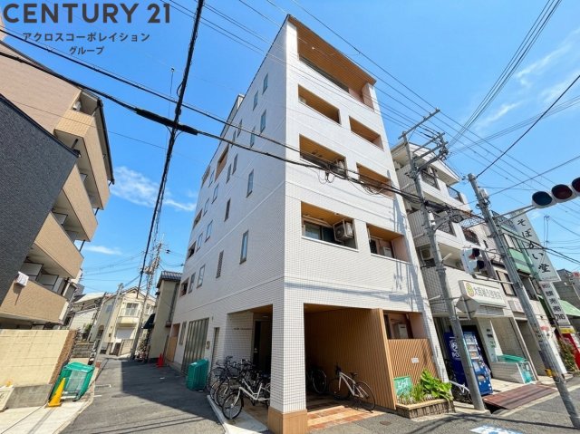 建物外観　オートロックで外部の人間が簡単に出入りできないため安心です。