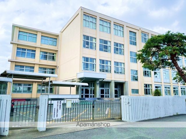 中学校　高台中学校（中学校）まで545m