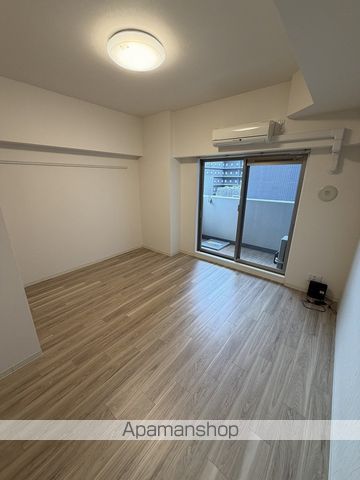 地下鉄谷町線 中崎町駅 徒歩5分 15階建 築8年の居間写真