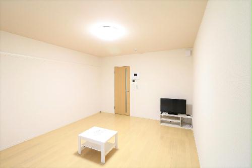 居室・リビング　大型家具家電付きにより初めての一人暮らしの方も安心！