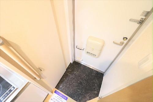 玄関　女性には嬉しい大型シューズボックス・外出前に姿見でチェック