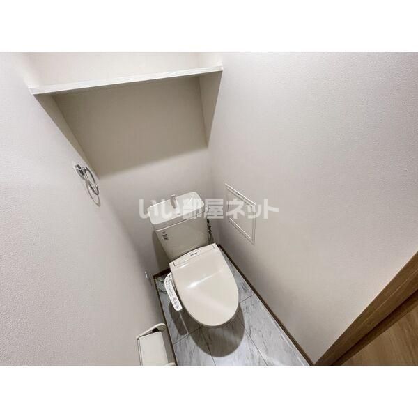 ＪＲ宇都宮線 宇都宮駅 バス乗車時間：15分 最寄りバス停で下車 徒歩2分 4階建 築4年のトイレ写真