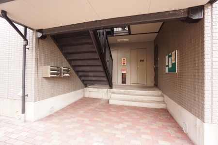 上越新幹線 新潟駅 バス乗車時間：14分 最寄りバス停で下車 徒歩5分 3階建 築26年の外観写真