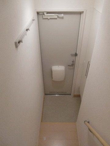 東京メトロ東西線 南行徳駅 徒歩11分 2階建 築19年の玄関写真