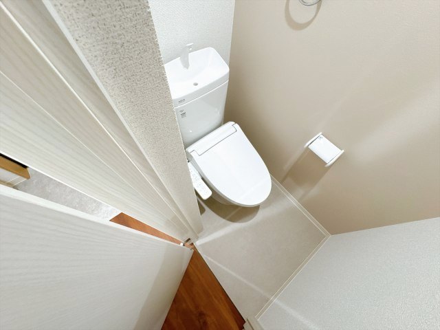 ＪＲ東海道本線 吹田駅 徒歩13分 3階建 築1年のトイレ写真