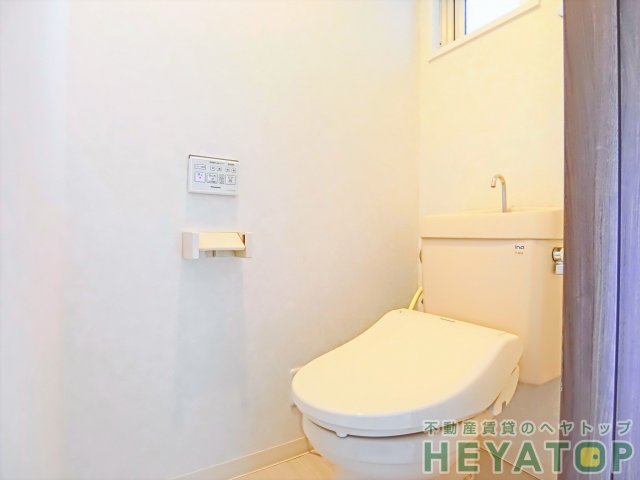 地下鉄名城線 新瑞橋駅 徒歩5分 4階建 築42年のトイレ写真