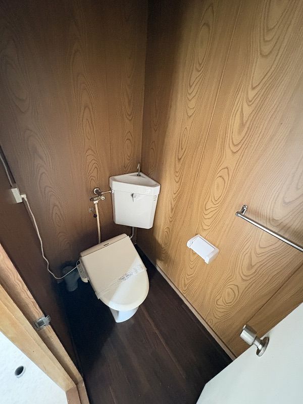 トイレ　快適な温水洗浄便座トイレです