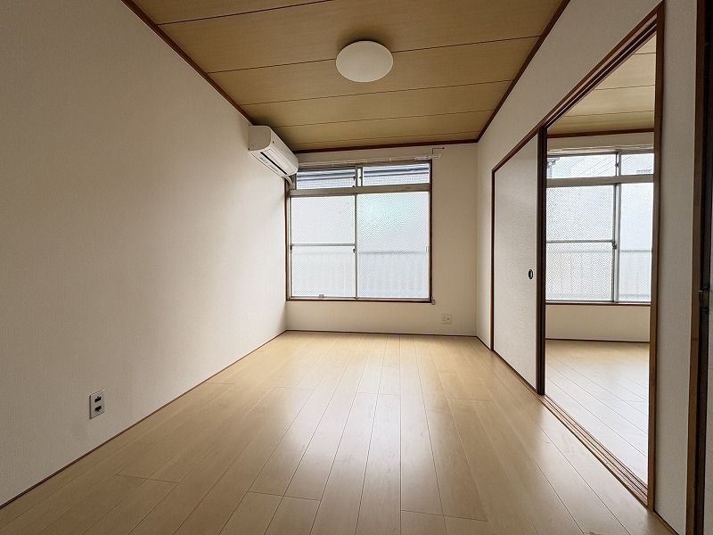 居室・リビング　6帖の洋室です！