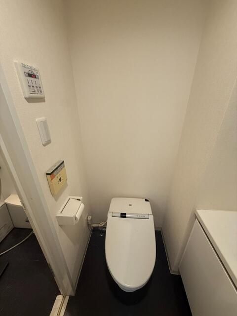 京王井の頭線 池ノ上駅 徒歩4分 3階建 築17年のトイレ写真